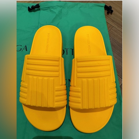 Bottega Veneta Slide Sandal - Picture 6 of 6